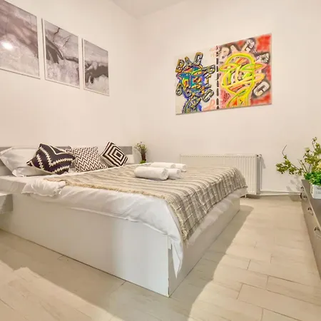 Social Vibe Loft Apartment