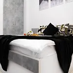 Social Vibe Loft Apartment